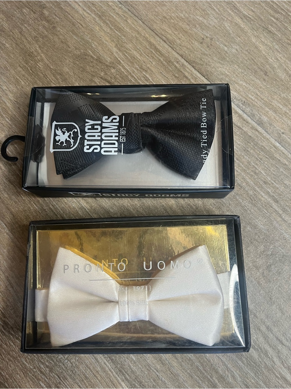 Stacy Adams and Pronto Uomo Black & White Bow Tie Set